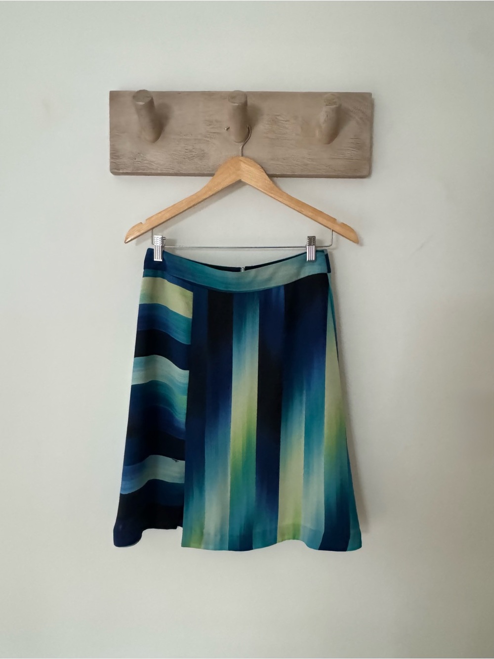 Trina Turk Plisse Ombre Pleated Midi Skirt Blue Green Size 2 NWOT